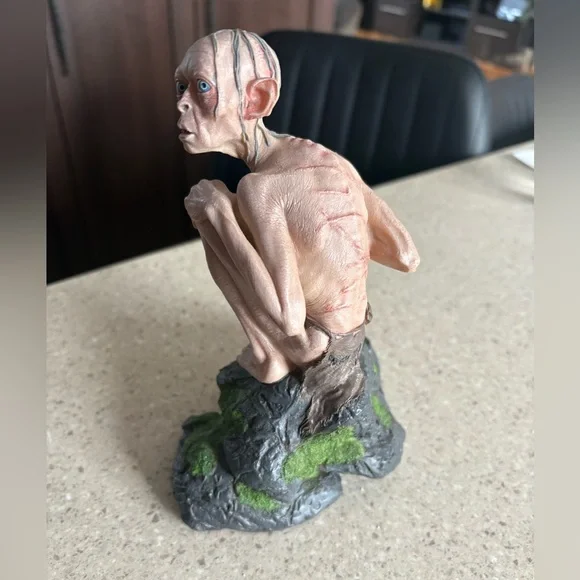 Smeagol Lord of the Rings Two Towers Figurine Resin 7” Tall - Picture 3 of 5
